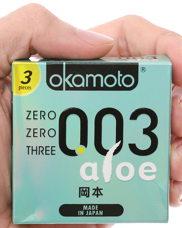 Hộp 3 cái bao cao su Okamoto 003 tinh chất lô hội 52mm
